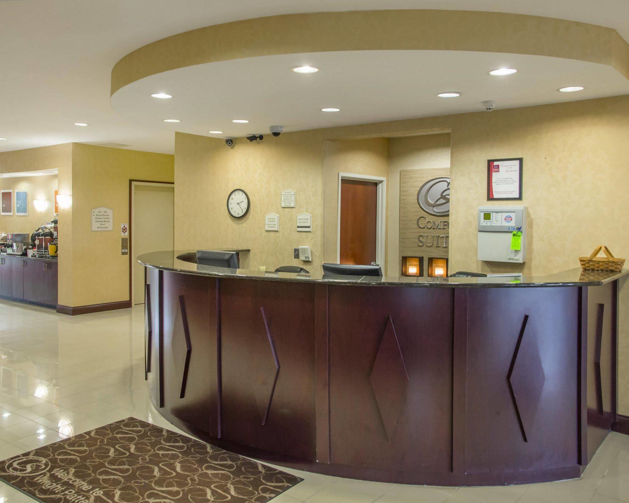 Comfort Suites Dayton-Wright Patterson Екстериор снимка